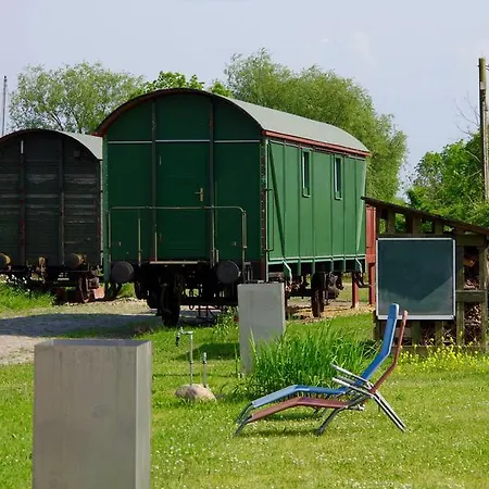 Holiday home Urlaubsbahnhof-schlafwagen *