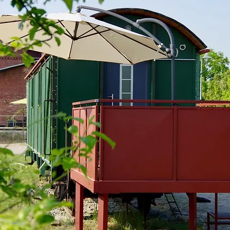 Holiday home Urlaubsbahnhof-schlafwagen *